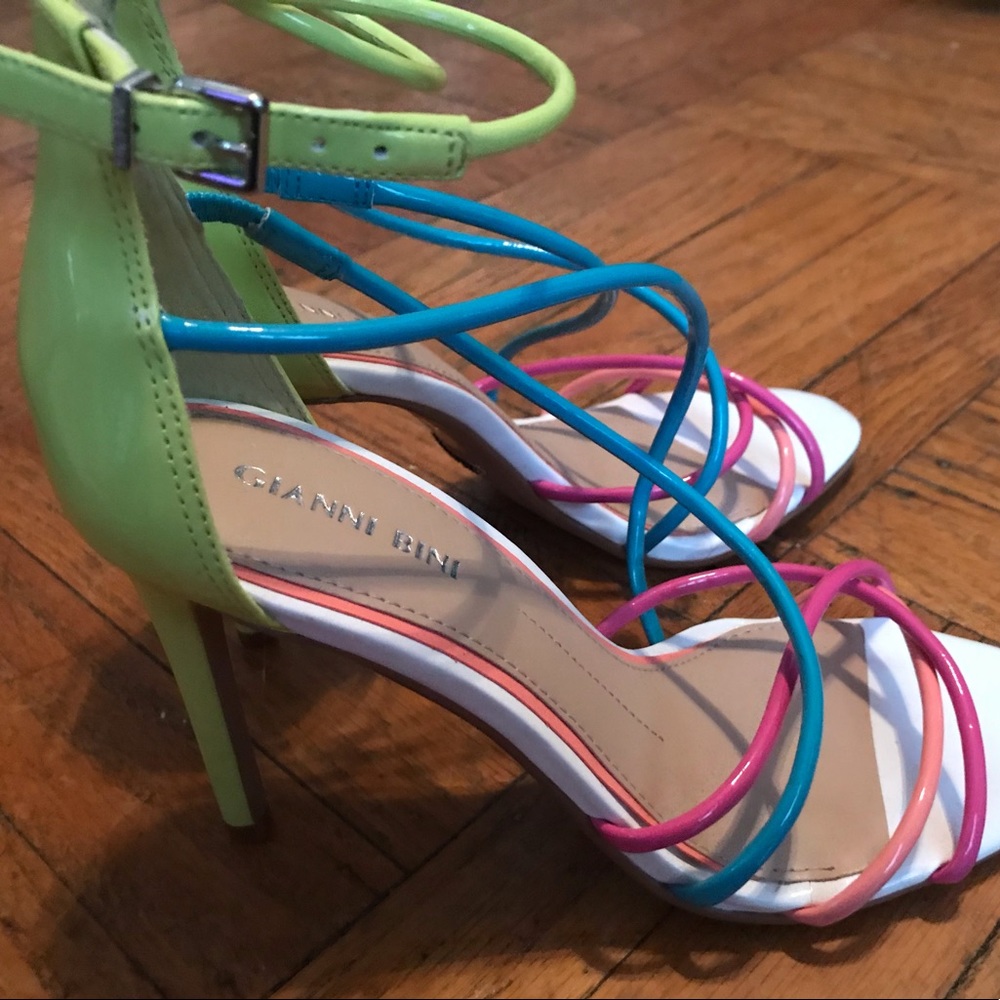 Gianni Bini multicolored heels